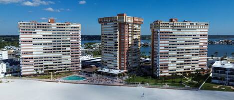 คอนโด, หลายเตียง (Redington Towers 7D) | บริเวณภายนอก