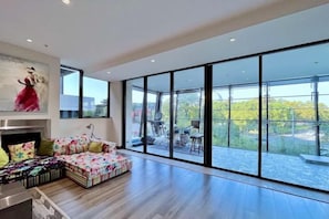 Unclassified image, 3 of 17, button - Grand St Kilda 2-story Sub Penthouse At Lucient (Melbourne)