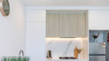 Fridge, microwave, oven, stovetop