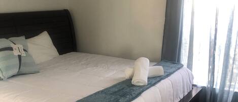 Iron/ironing board, WiFi, bed sheets