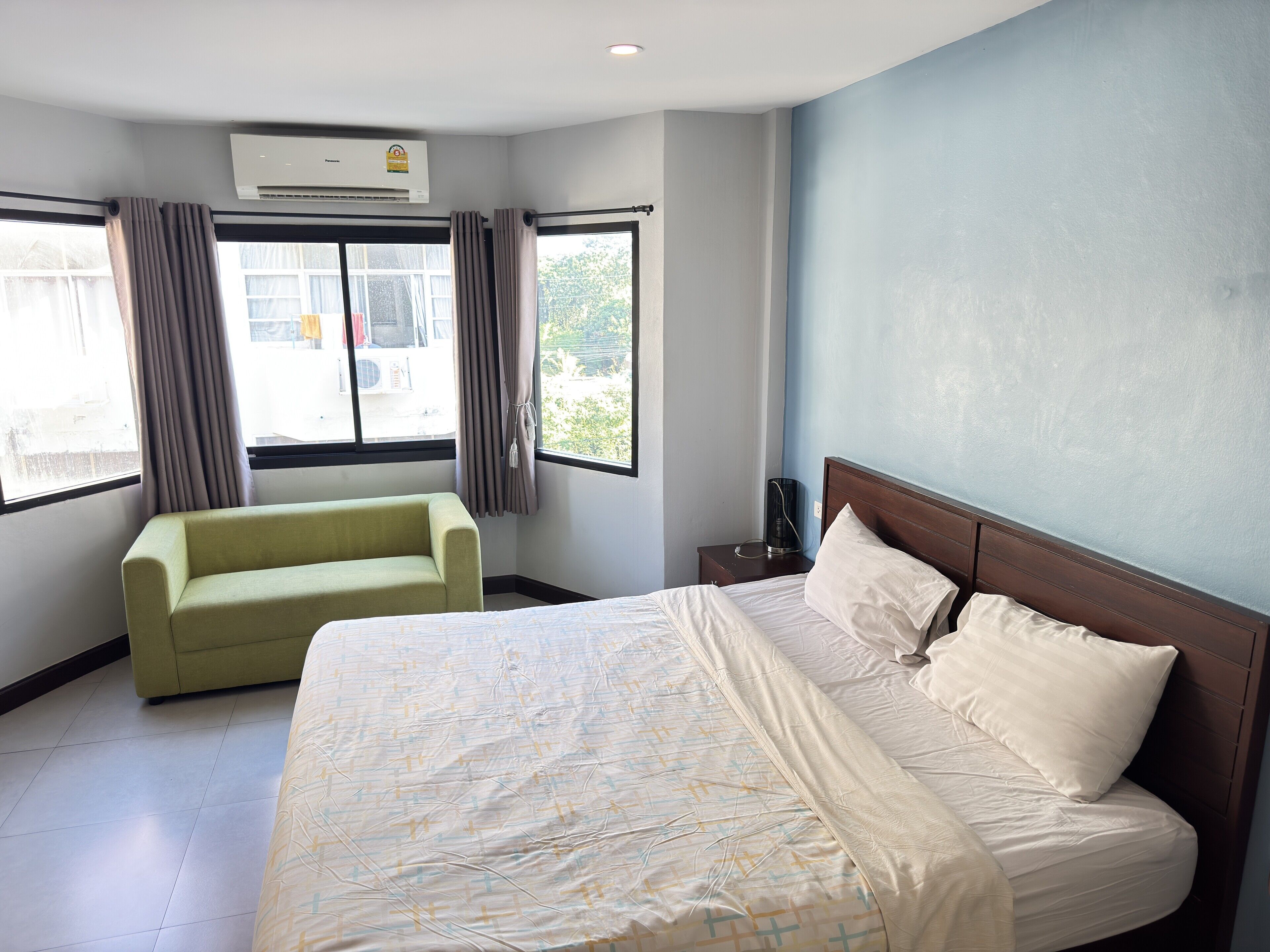 Free WiFi, bed sheets