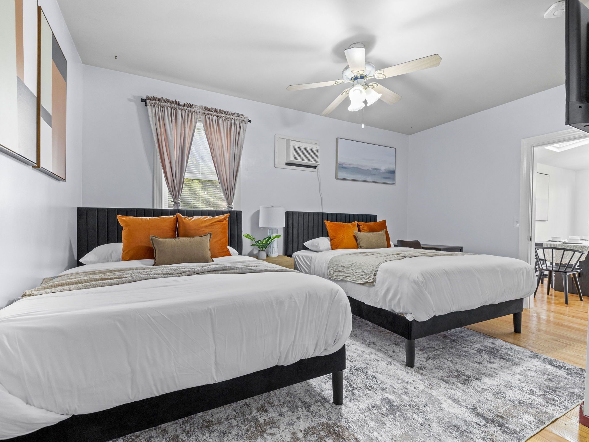 デスク、アイロン / アイロン台、旅行用ベビーベッド、WiFi (無料)