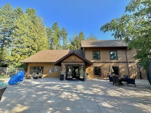 Outdoor dining - Mountain Condo | Pool & Hot Tub | Perfect Location (Whitefish)