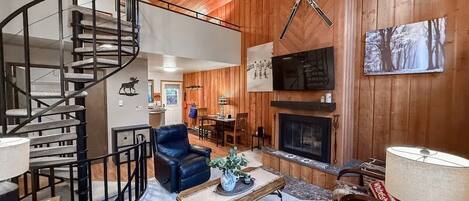 Smart TV, fireplace