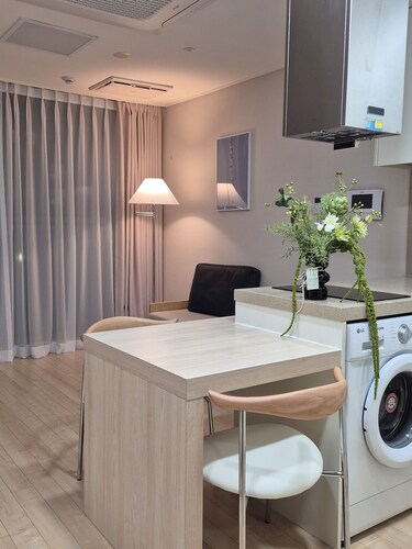 Terrific 2-bedroom apartment in vibrant Seoul