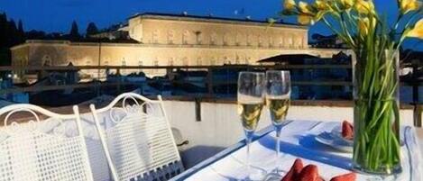 屋外ダイニングエリア