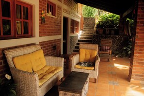 Terrace/patio - Colonial-Styled Hotel Villa in Ataco at 1,200 AMSL - 12 Rooms & Cabins available (Concepción de Ataco)
