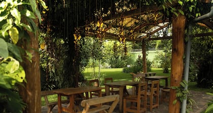 Colonial-Styled Hotel Villa in Ataco at 1,200 AMSL - 12 Rooms & Cabins available