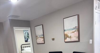 Lovely 1-bedroom house for travel nurse or visitor