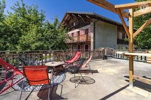 Outdoor dining - LA CLEF DES CHAMPS SAVOISIENS 4 (NOTRE DAME DE BELLECOMBE)