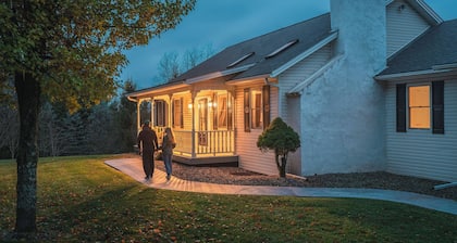 Modern Farmhouse | Hot Tub âą Firepit âą Vista Views