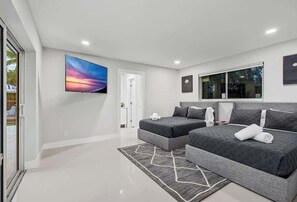 6 chambres, fer et planche à repasser, lit parapluie, Wi-Fi