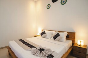 Vila standard, vista para a piscina | Ferros/tábuas de passar roupa, Wi-Fi de cortesia, roupa de cama