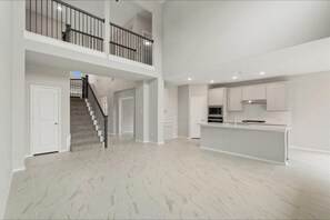 Interior - Spacious 4-Bedroom Home in Richmond,Bright Interiors, and a Relaxing Atmosphere. (Richmond)
