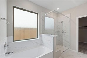 Bidet, towels, soap, toilet paper - Spacious 4-Bedroom Home in Richmond,Bright Interiors, and a Relaxing Atmosphere. (Richmond)