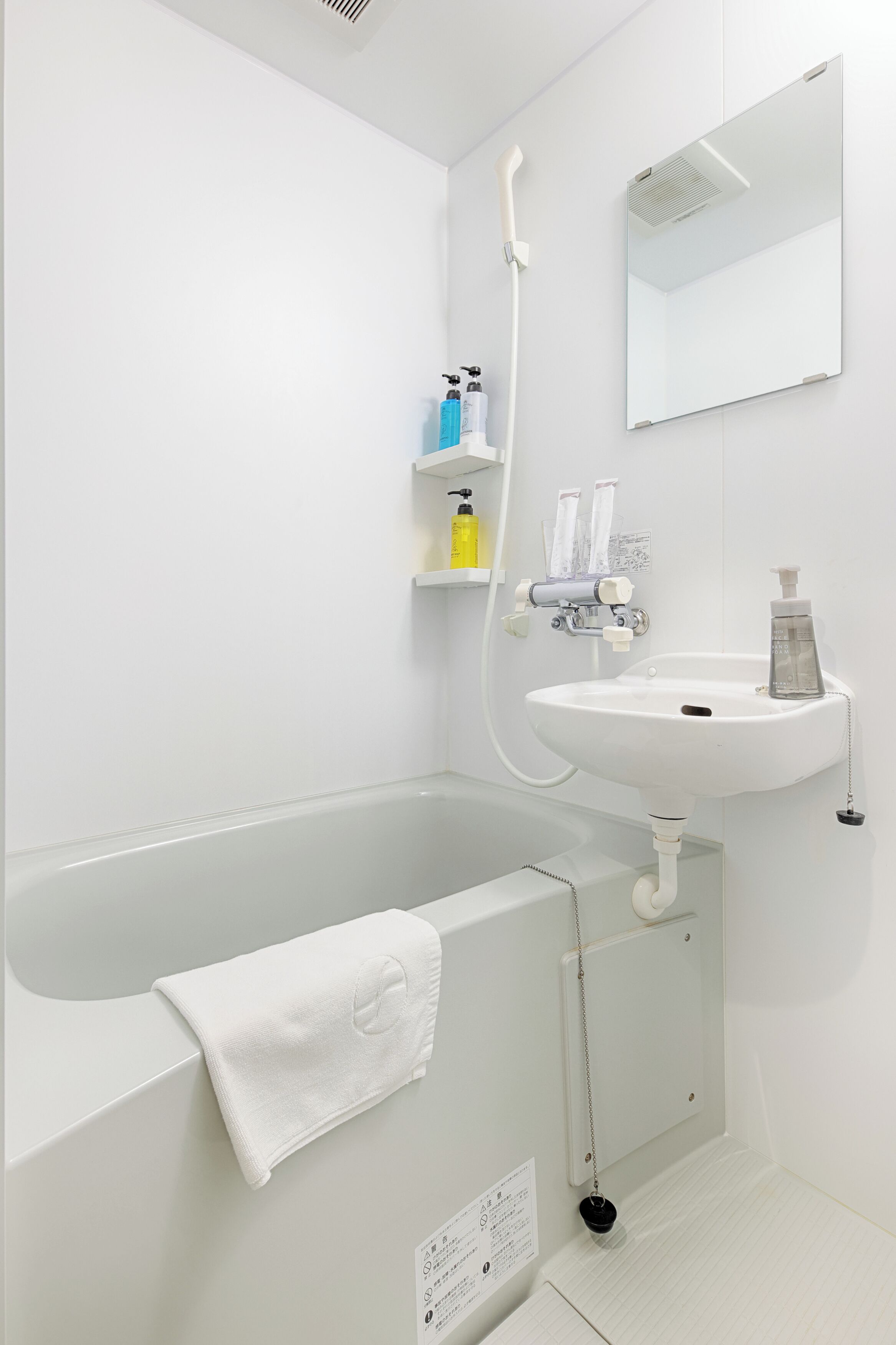 Standard Double Room | Kemudahan bilik mandi | Gabungan pancuran/tab mandi, kelengkapan dandanan diri percuma 