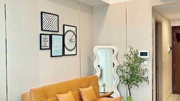 Habitación de lujo, 1 cama de matrimonio grande, no fumadores, vistas a la ciudad | Escritorio, cortinas opacas, tabla de planchar con plancha y wifi gratis