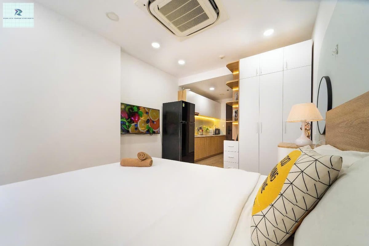 مكتب وستائر تعتيم ومكواة/لوح كي وواي فاي مجانًا