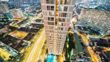 Deluxe Apartment, 3 Bedrooms, Non Smoking, City View | Desk, blackout drapes, iron/ironing board, free WiFi