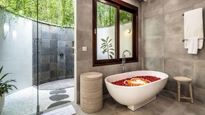 Towels, soap, shampoo, toilet paper - The Pala Ubud - Villa Catur by Elite Havens (Tampak Siring)