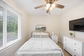 2 bedrooms, iron/ironing board, WiFi, bed sheets - Masters Rental - Cozy Townhouse in North Augusta (North Augusta)