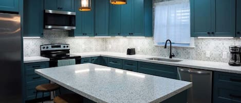 Réfrigérateur, micro-ondes, four, lave-vaisselle