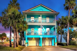 Exterior - Sleeps 10 with 8 beds! Decks, decks and more decks!!! (navarre)