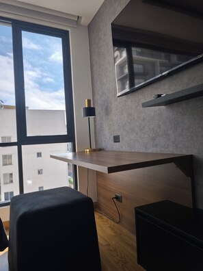 Interior - Modern mini suite, jacuzzi, parking, coworking, gym. (Quito)