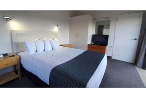 Iron/ironing board, Internet, bed sheets - Paihia resort with all the amenities! (Paihia)