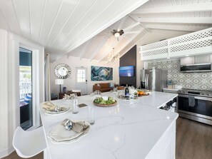 Fridge, microwave, oven, stovetop - Coastal Luxe  Pet-Friendly  Beach Private Balcony (Indian Rocks Beach)
