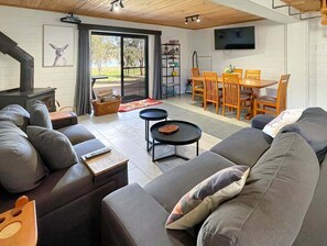 Télévision, cheminée