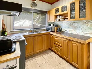 Micro-ondes, four, plaque de cuisson, lave-vaisselle