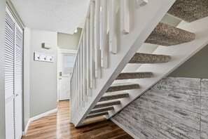 Interior - Cozy Escape Minutes From Branson Fun (Branson)