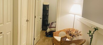 Stunning 3 bedroom modern apartment in Downtown Toronto