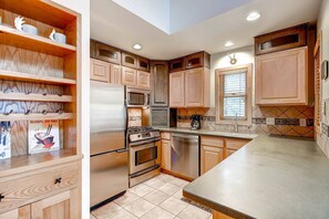 冰箱、微波炉、烤箱、炉灶