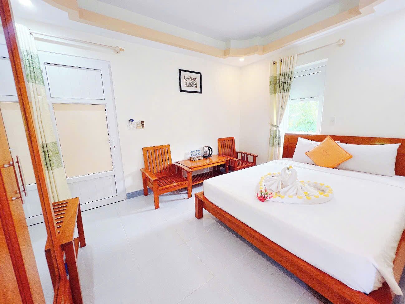 Dobbeltrom – standard, balkong | Safe på rommet, blendingsgardiner og wi-fi (inkludert)