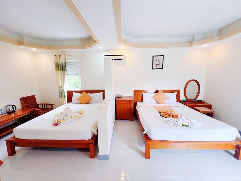 In-room safe, blackout drapes, free WiFi