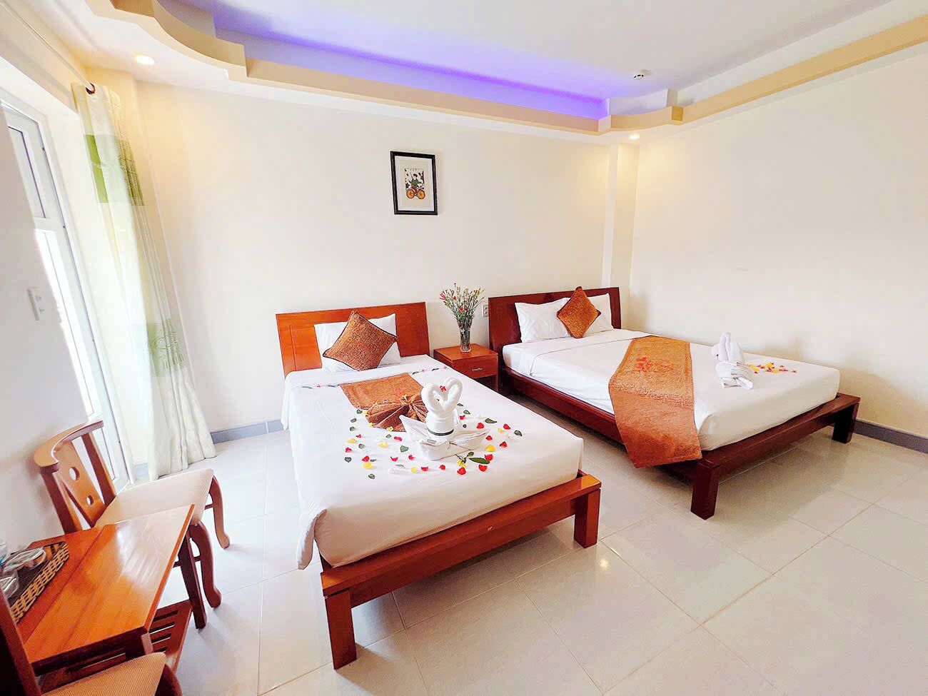 Safe på rommet, blendingsgardiner og wi-fi (inkludert)