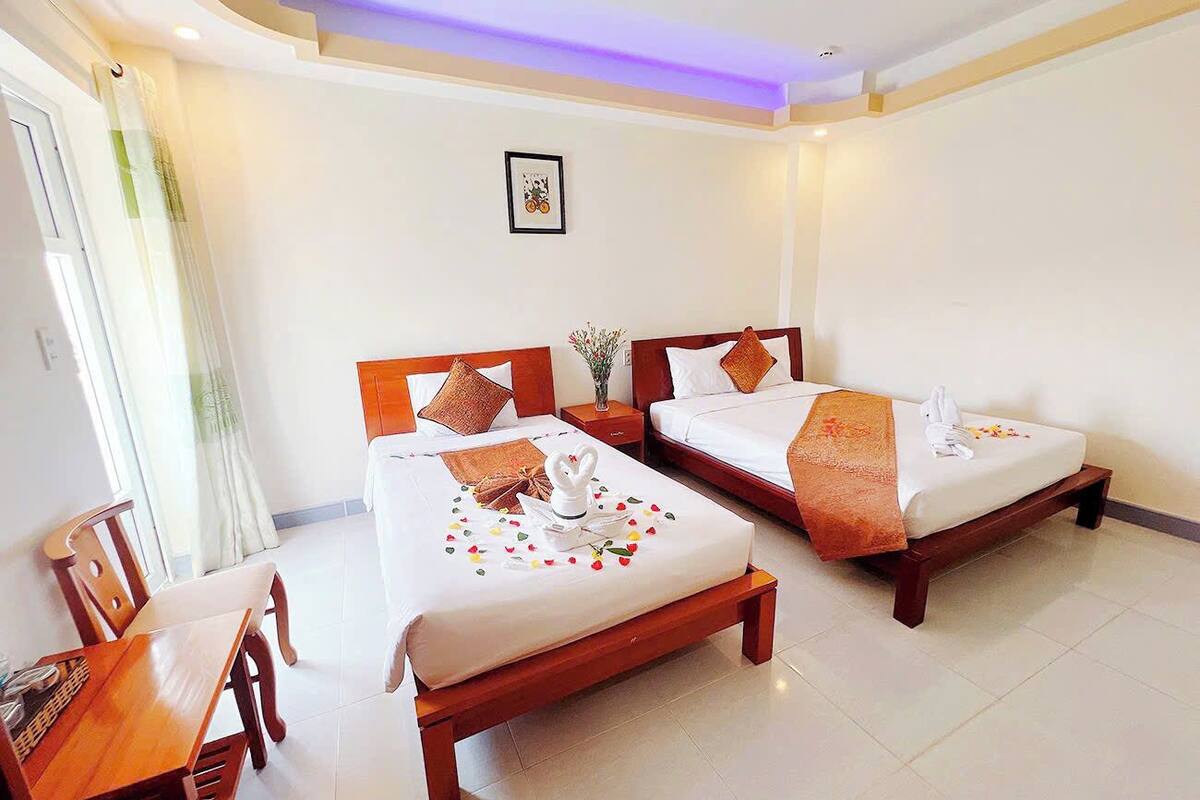 In-room safe, blackout drapes, free WiFi