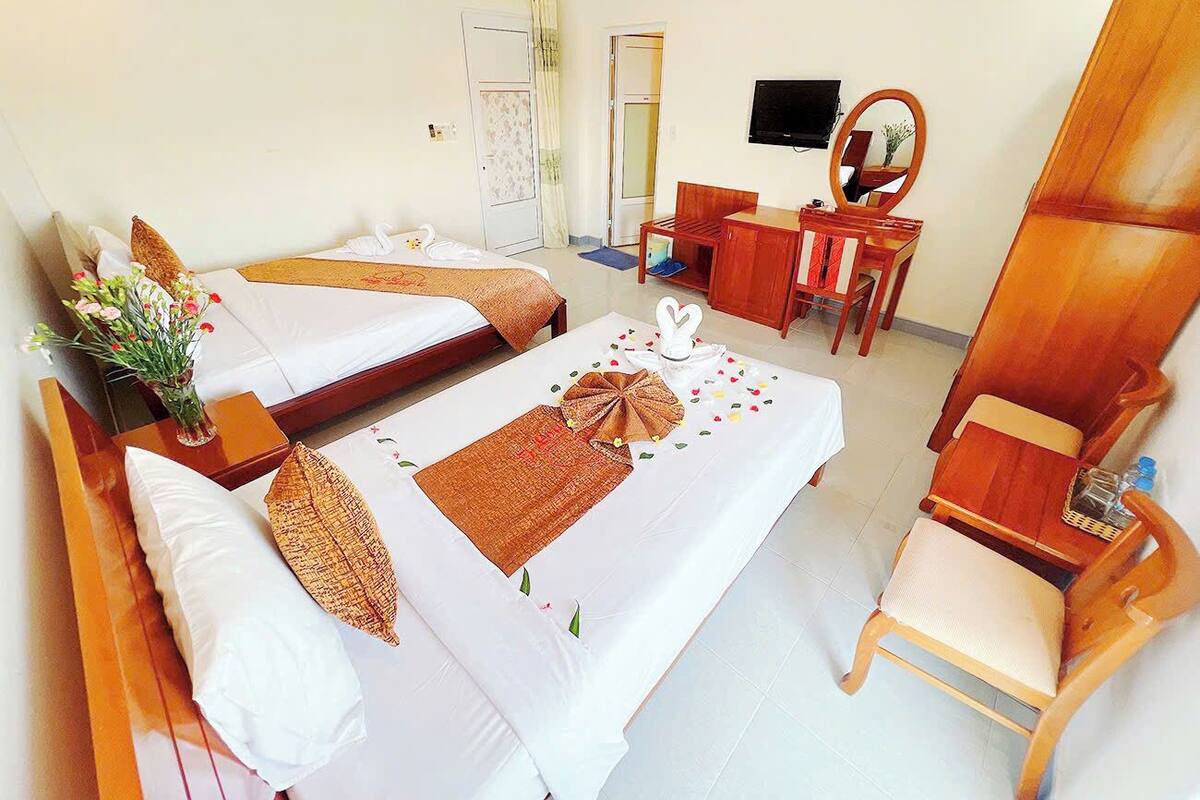 In-room safe, blackout drapes, free WiFi