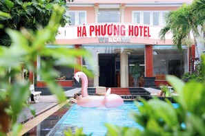 15 kolam renang outdoor