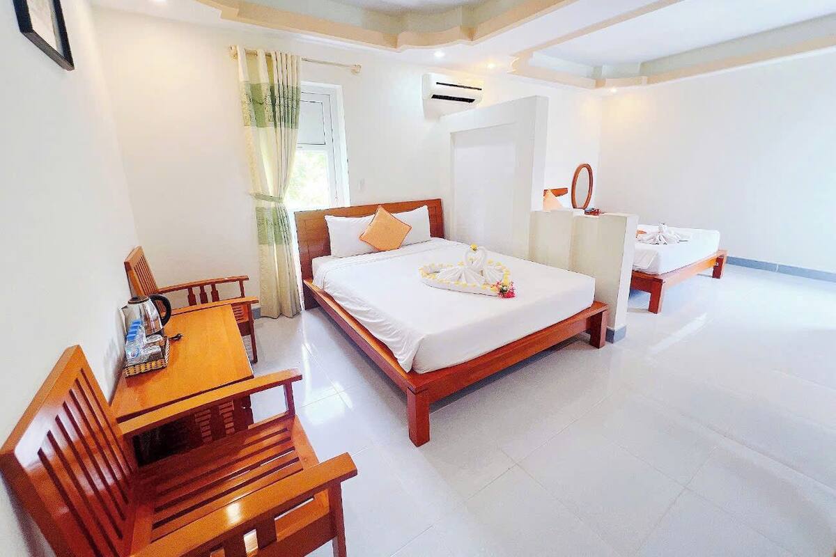 Family Room, Balcony, Partial Ocean View | In-room safe, blackout drapes, free WiFi