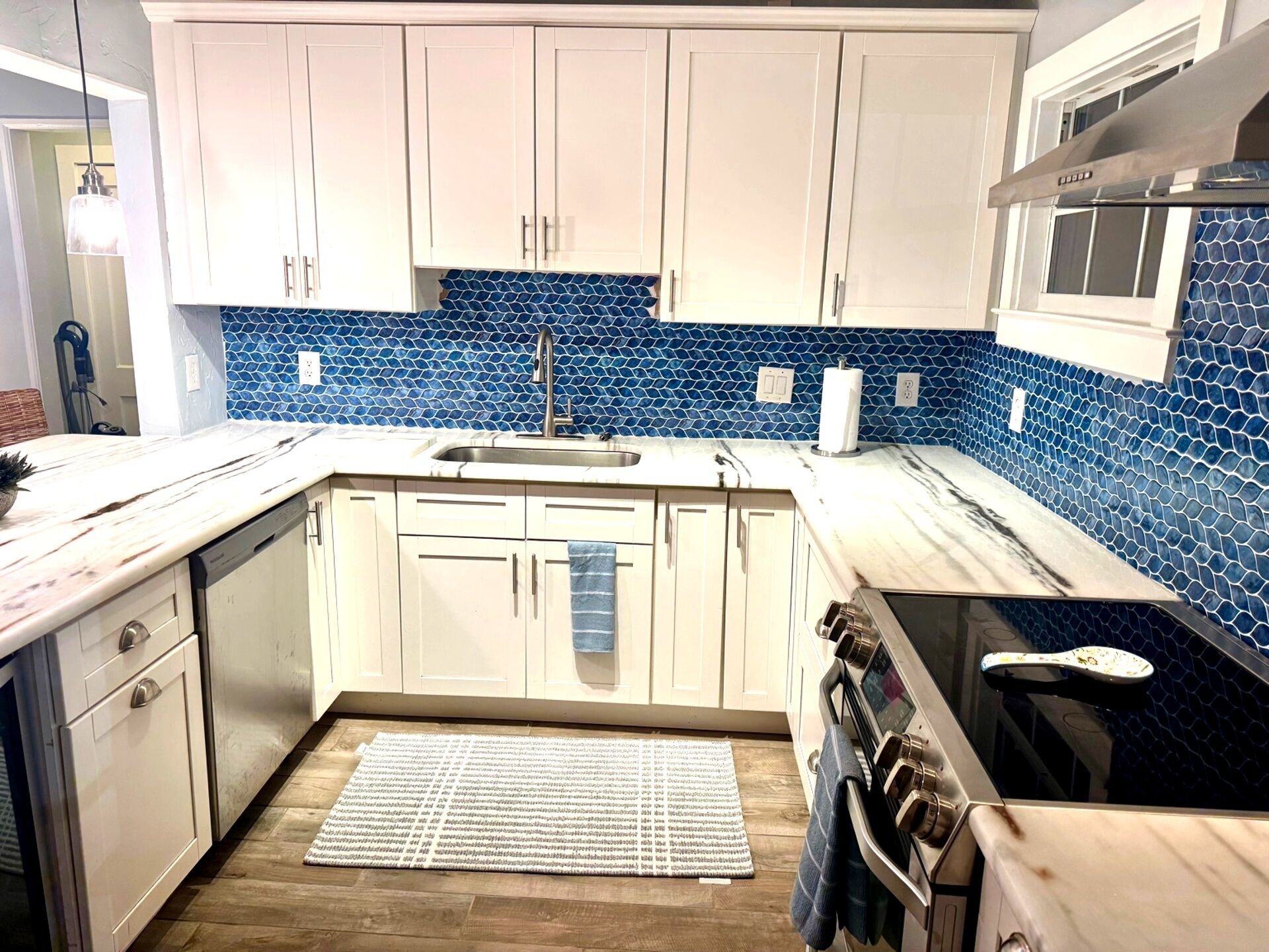 電子レンジ、オーブン、コンロ、食器洗い機