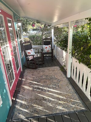 Terrace/patio - Gorgeous 3/2 Minutes to downtown Naples & the sand (Naples)