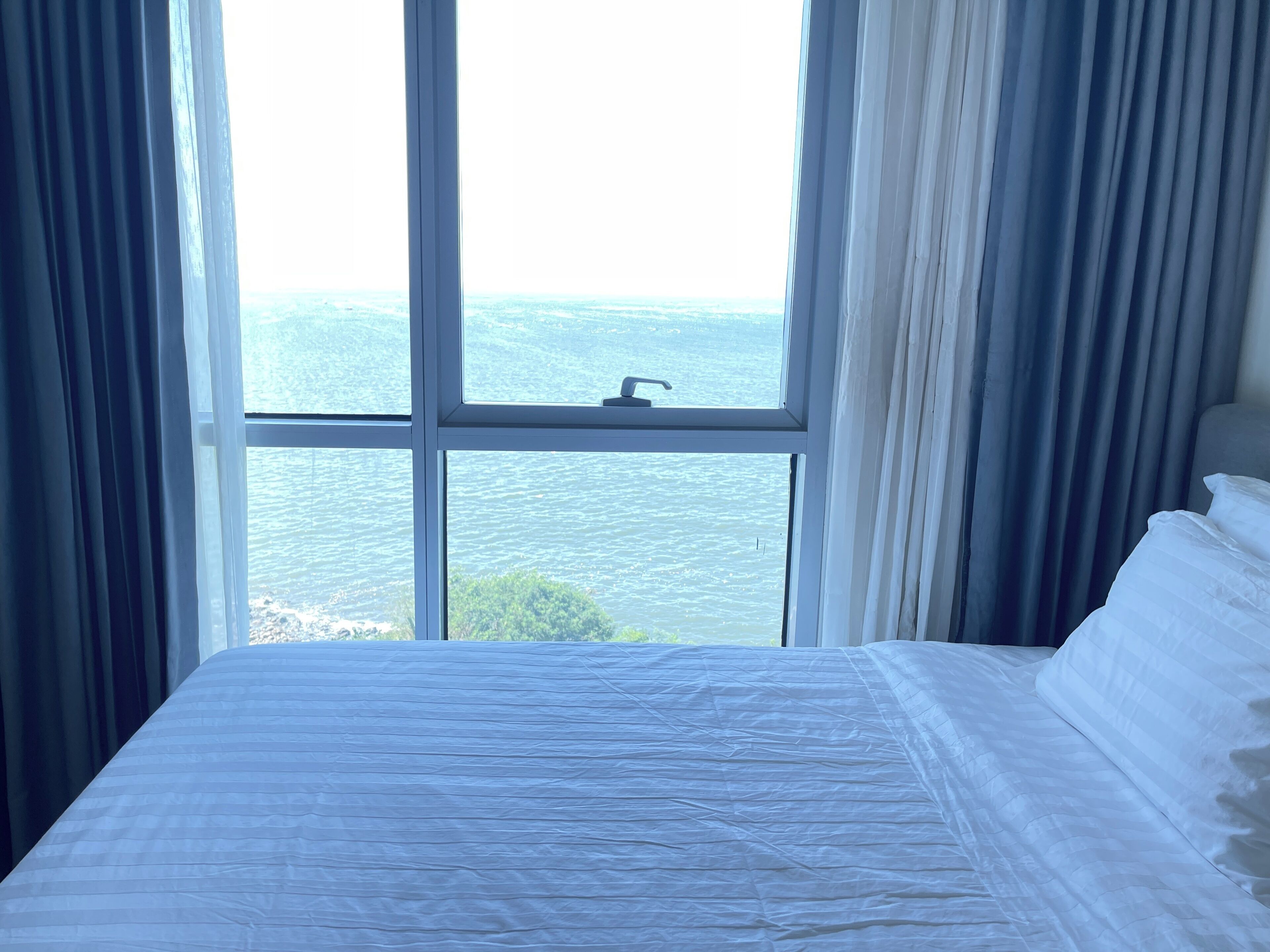 3 quartos, cofres nos quartos, escrivaninha