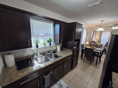 Cozy Apartment near University Dr.