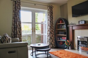 Smart TV - Azalea -  an apartment that sleeps 4 guests  in 2 bedrooms (Central Keswick)