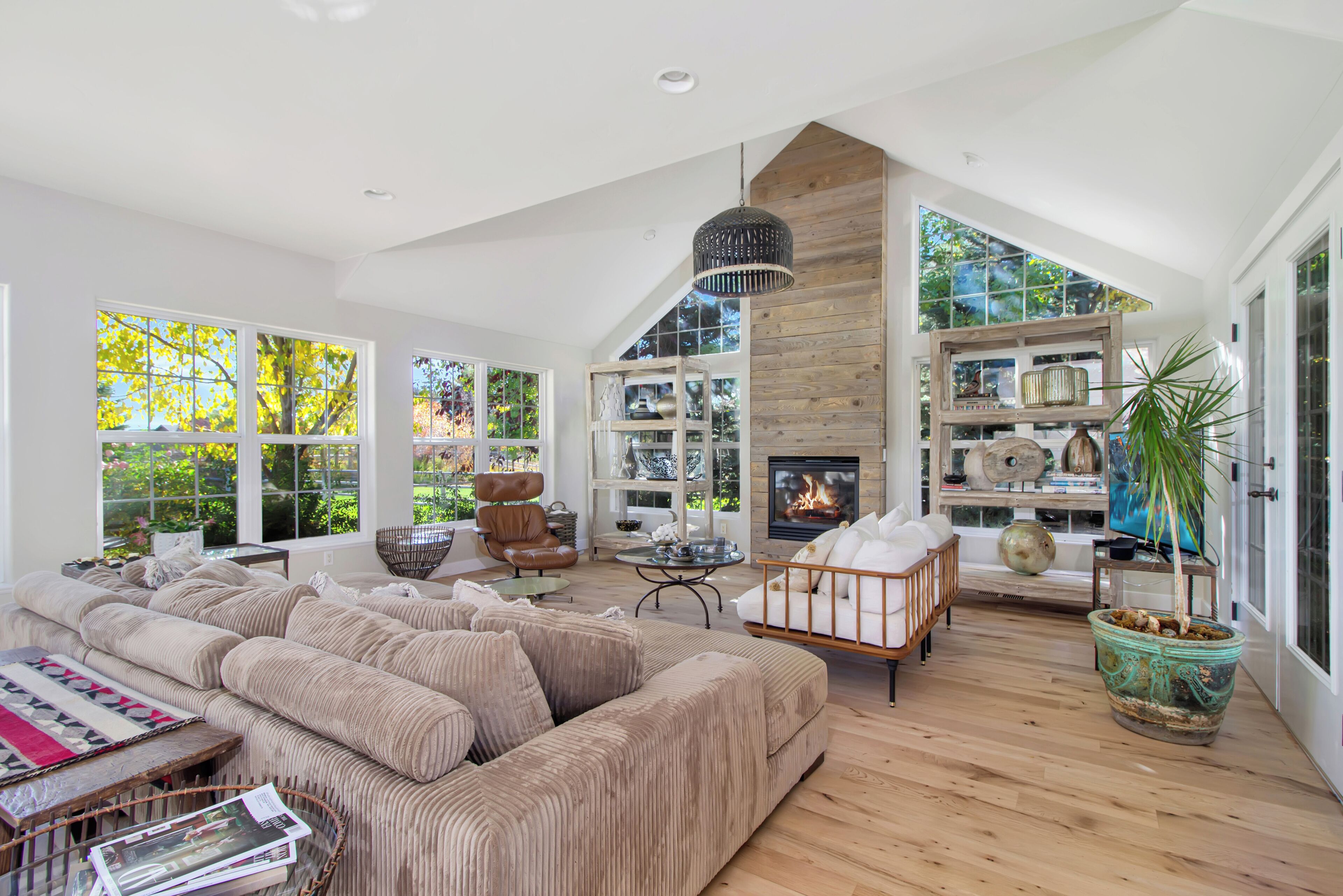 Télévision, cheminée