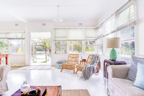 Tranquil waterfront getaway