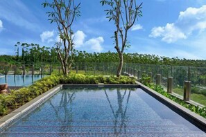 حمام سباحة خارجي